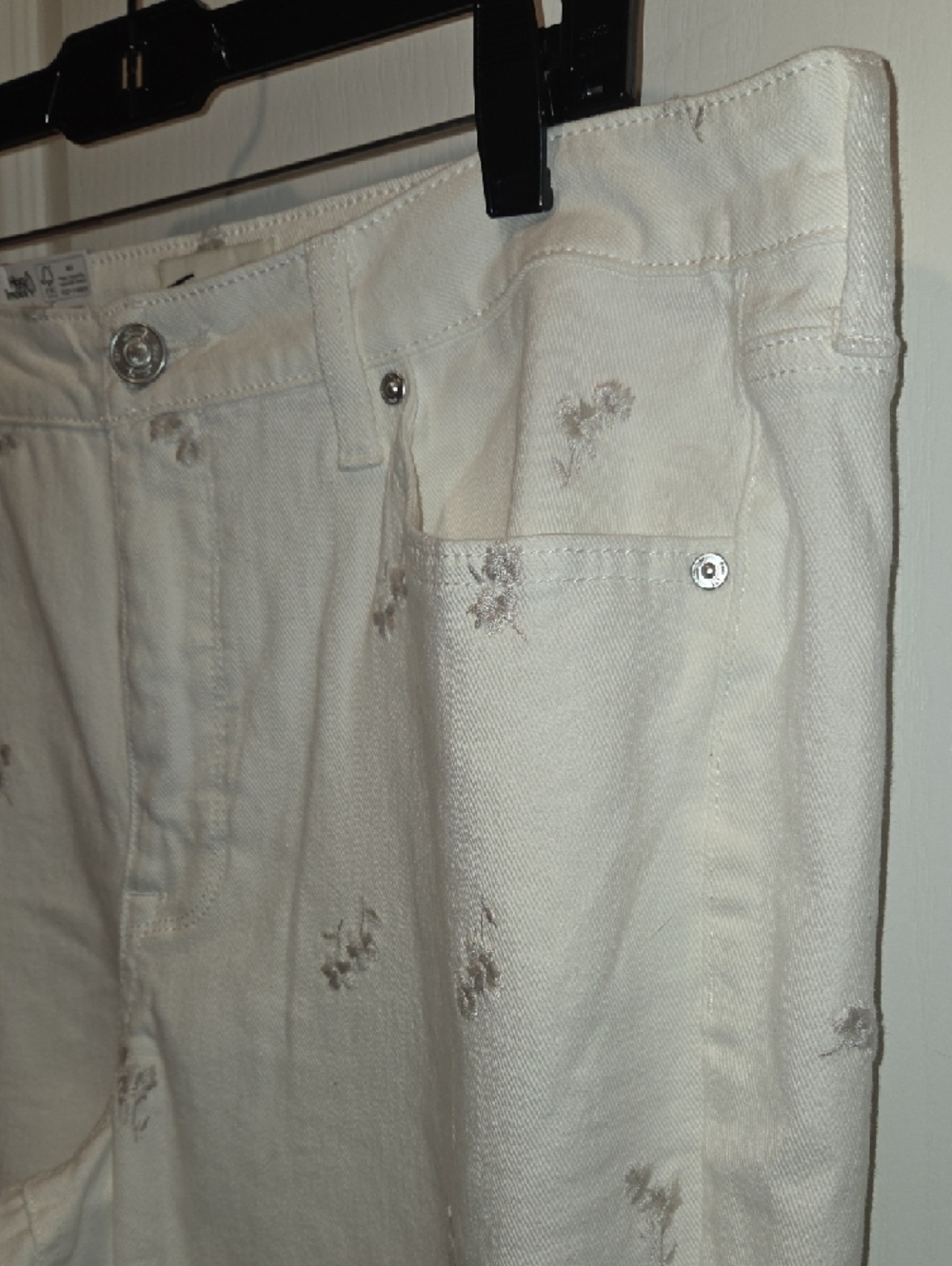 Seven7 Cream Straight Leg Jeans with Subtle Floral Embroidery - Picture 6 of 10